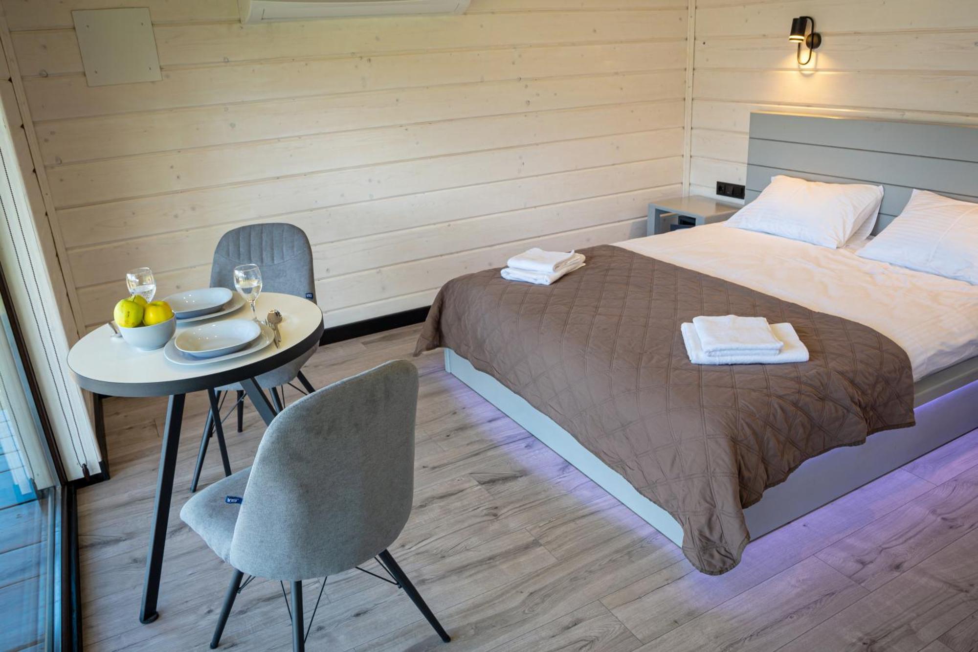 Hotel Lisoviy Zatyshok, Z Vidkrutum Litnim Baseynom à Slavsko Extérieur photo