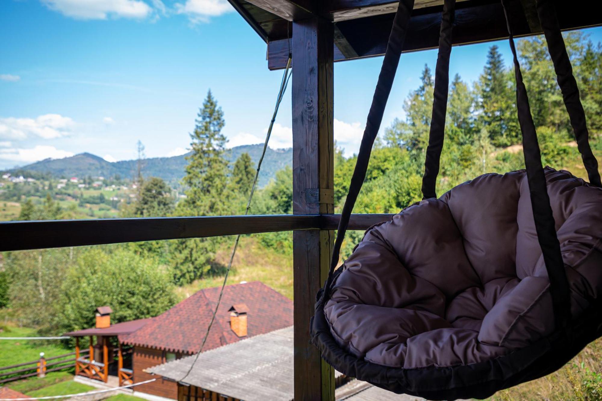 Hotel Lisoviy Zatyshok, Z Vidkrutum Litnim Baseynom à Slavsko Extérieur photo