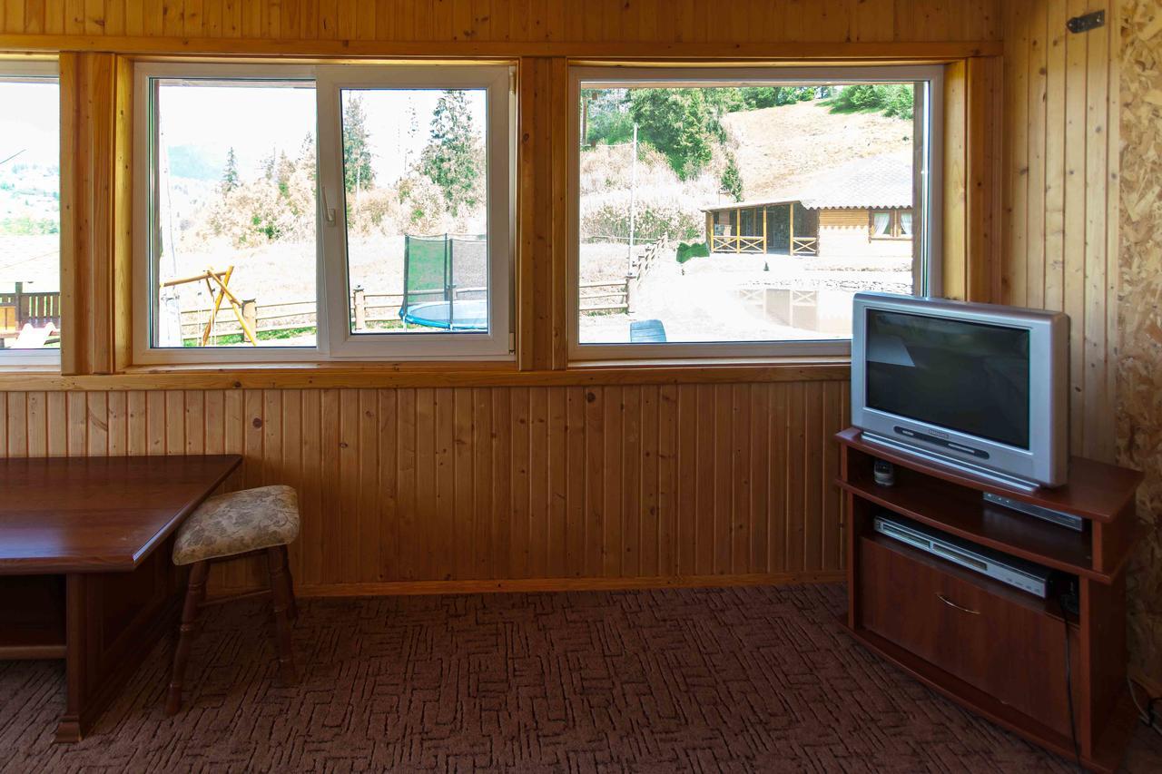 Hotel Lisoviy Zatyshok, Z Vidkrutum Litnim Baseynom à Slavsko Extérieur photo