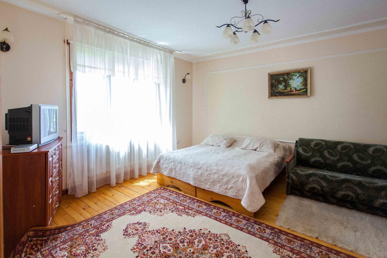 Hotel Lisoviy Zatyshok, Z Vidkrutum Litnim Baseynom à Slavsko Extérieur photo