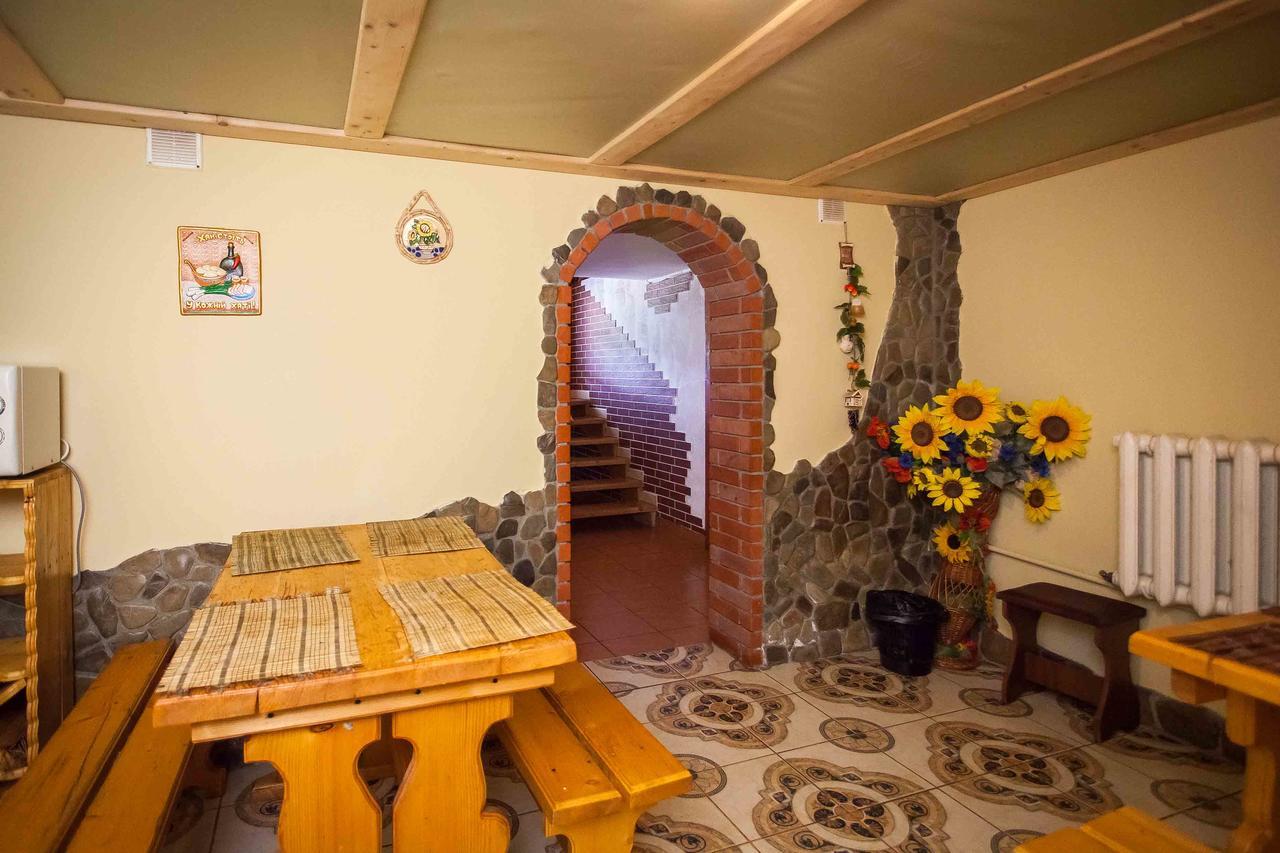Hotel Lisoviy Zatyshok, Z Vidkrutum Litnim Baseynom à Slavsko Extérieur photo