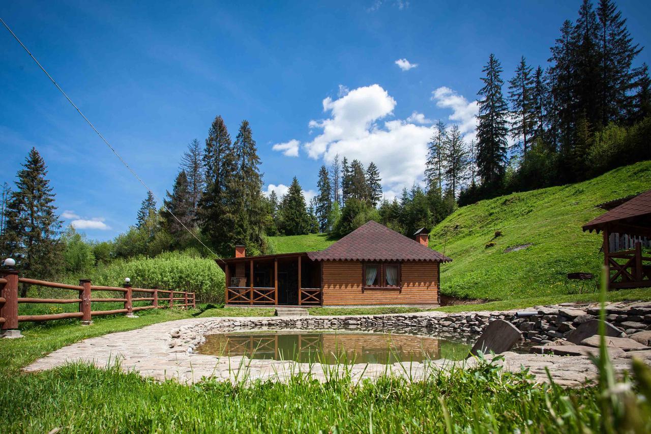 Hotel Lisoviy Zatyshok, Z Vidkrutum Litnim Baseynom à Slavsko Extérieur photo