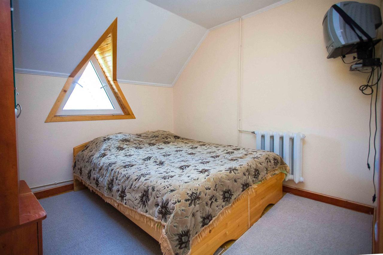 Hotel Lisoviy Zatyshok, Z Vidkrutum Litnim Baseynom à Slavsko Extérieur photo