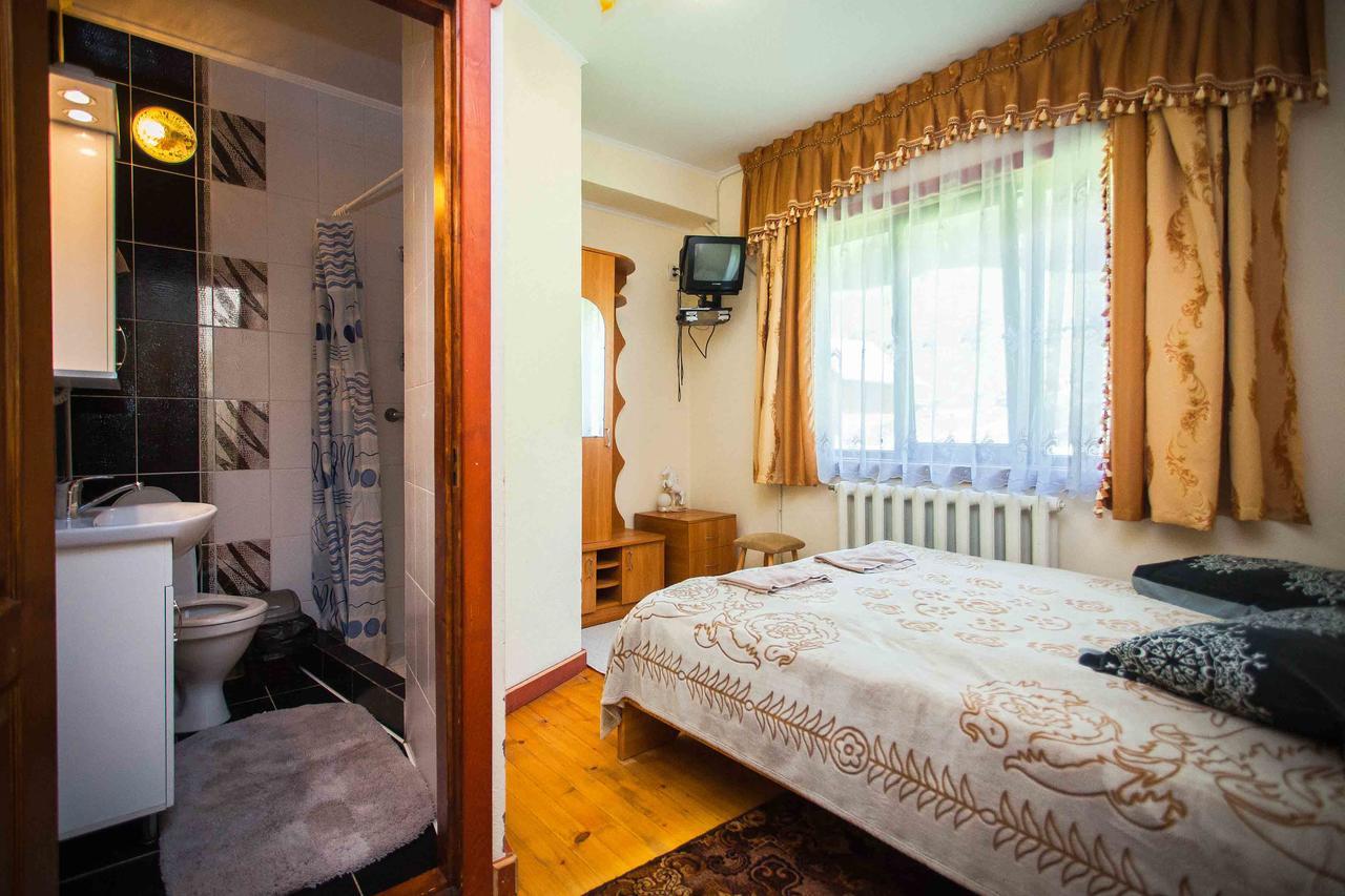 Hotel Lisoviy Zatyshok, Z Vidkrutum Litnim Baseynom à Slavsko Extérieur photo