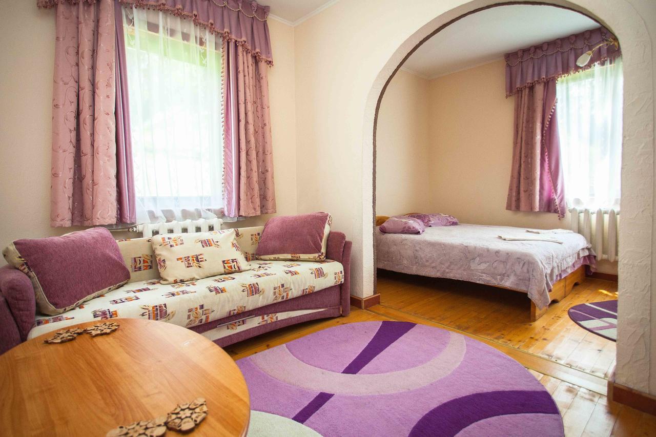 Hotel Lisoviy Zatyshok, Z Vidkrutum Litnim Baseynom à Slavsko Extérieur photo
