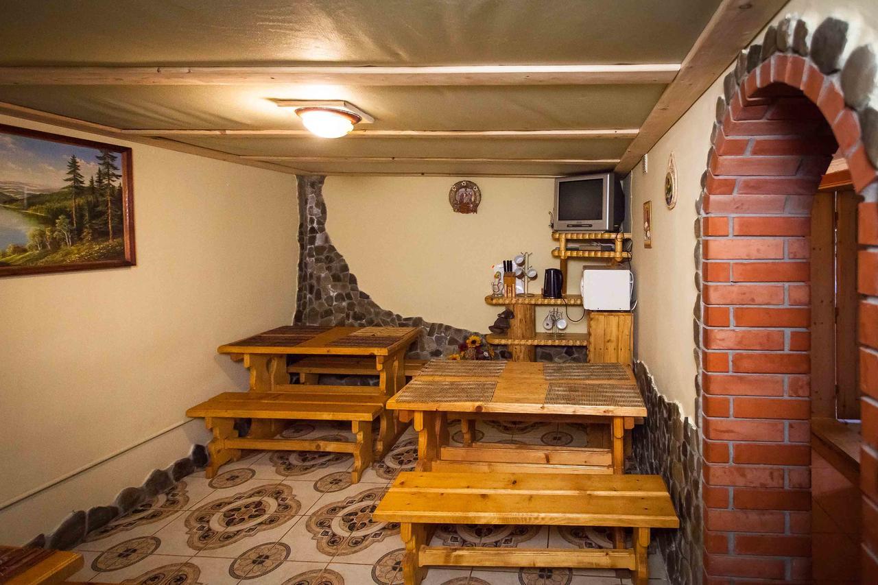 Hotel Lisoviy Zatyshok, Z Vidkrutum Litnim Baseynom à Slavsko Extérieur photo