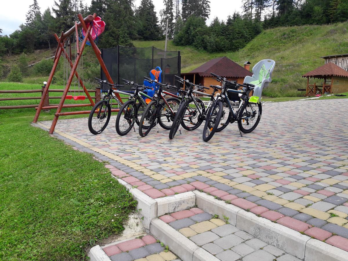 Hotel Lisoviy Zatyshok, Z Vidkrutum Litnim Baseynom à Slavsko Extérieur photo